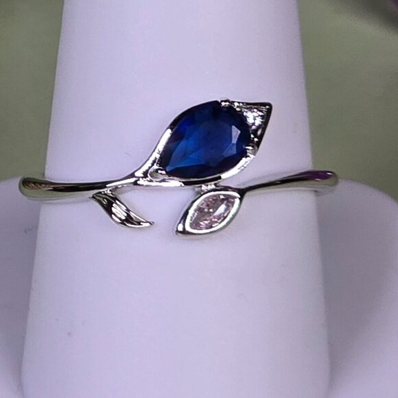 Leaf Design Ring With Blue and White CZ Accents Size 9.75 (NWOT) - Picture 2 of 6